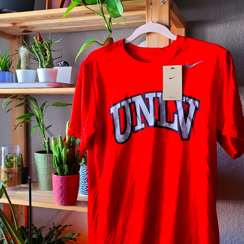 UNLV NWT NIKE DRI-FIT T. Red, Multiple sizes from Men's S - 3XL - Picture 3 of 10